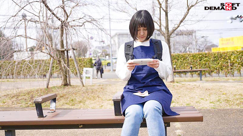 公園でゲームをする星奈茉奈花